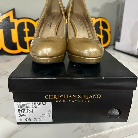 Christian Siriano Metallic Gold Heels - Picture 4 of 5